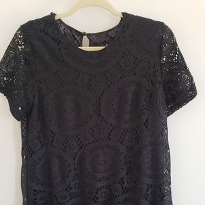 Black Lace Design Tunic Length Short Sleeve Top